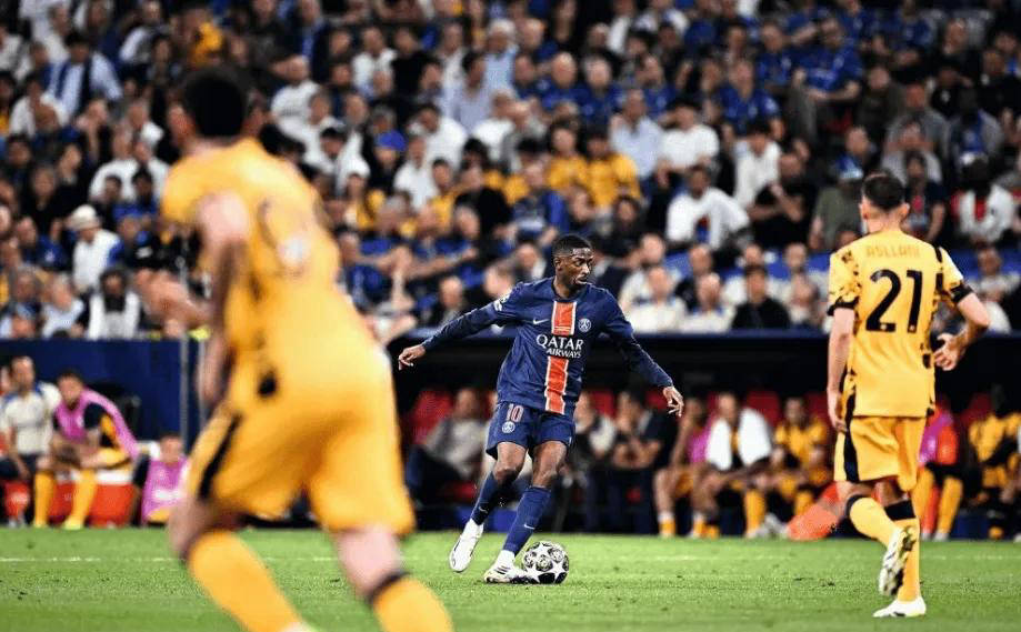 前锋承担了 前锋承担了